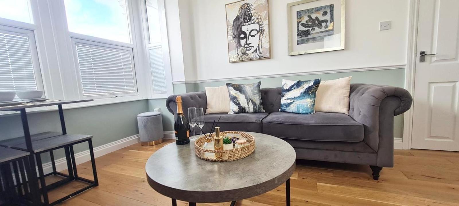 Westcliff-On-Sea Modern 2 Bedroom Apartment - Free Parking Southend-on-Sea Extérieur photo