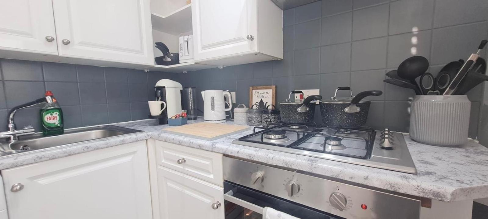 Westcliff-On-Sea Modern 2 Bedroom Apartment - Free Parking Southend-on-Sea Extérieur photo