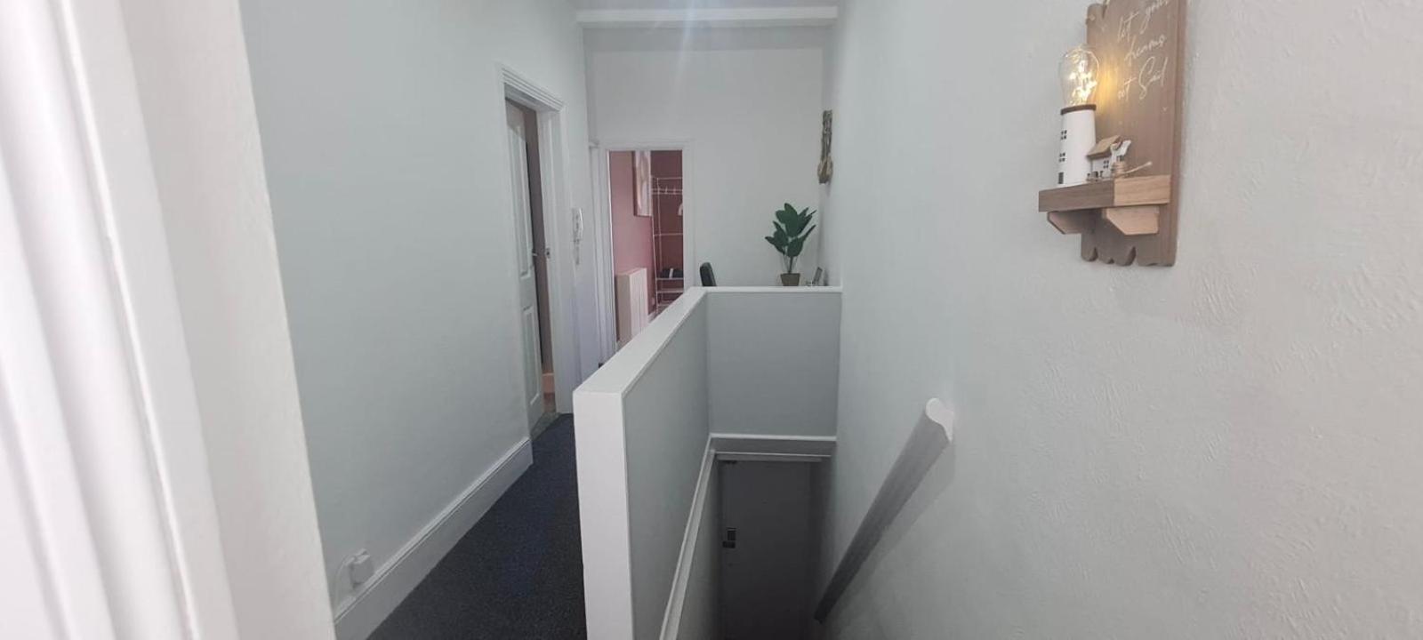 Westcliff-On-Sea Modern 2 Bedroom Apartment - Free Parking Southend-on-Sea Extérieur photo