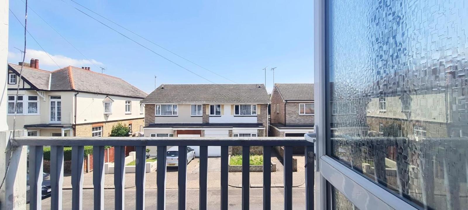 Westcliff-On-Sea Modern 2 Bedroom Apartment - Free Parking Southend-on-Sea Extérieur photo