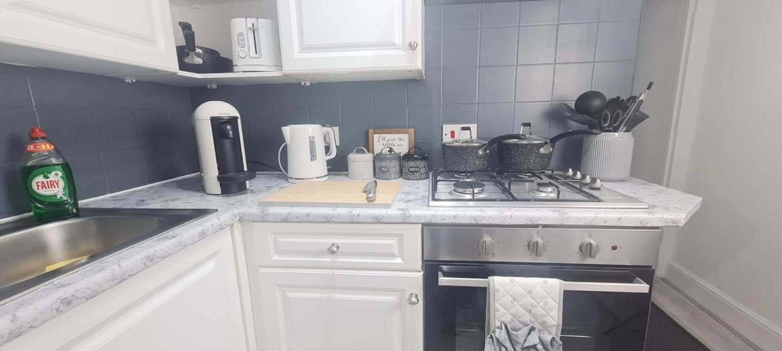 Westcliff-On-Sea Modern 2 Bedroom Apartment - Free Parking Southend-on-Sea Extérieur photo