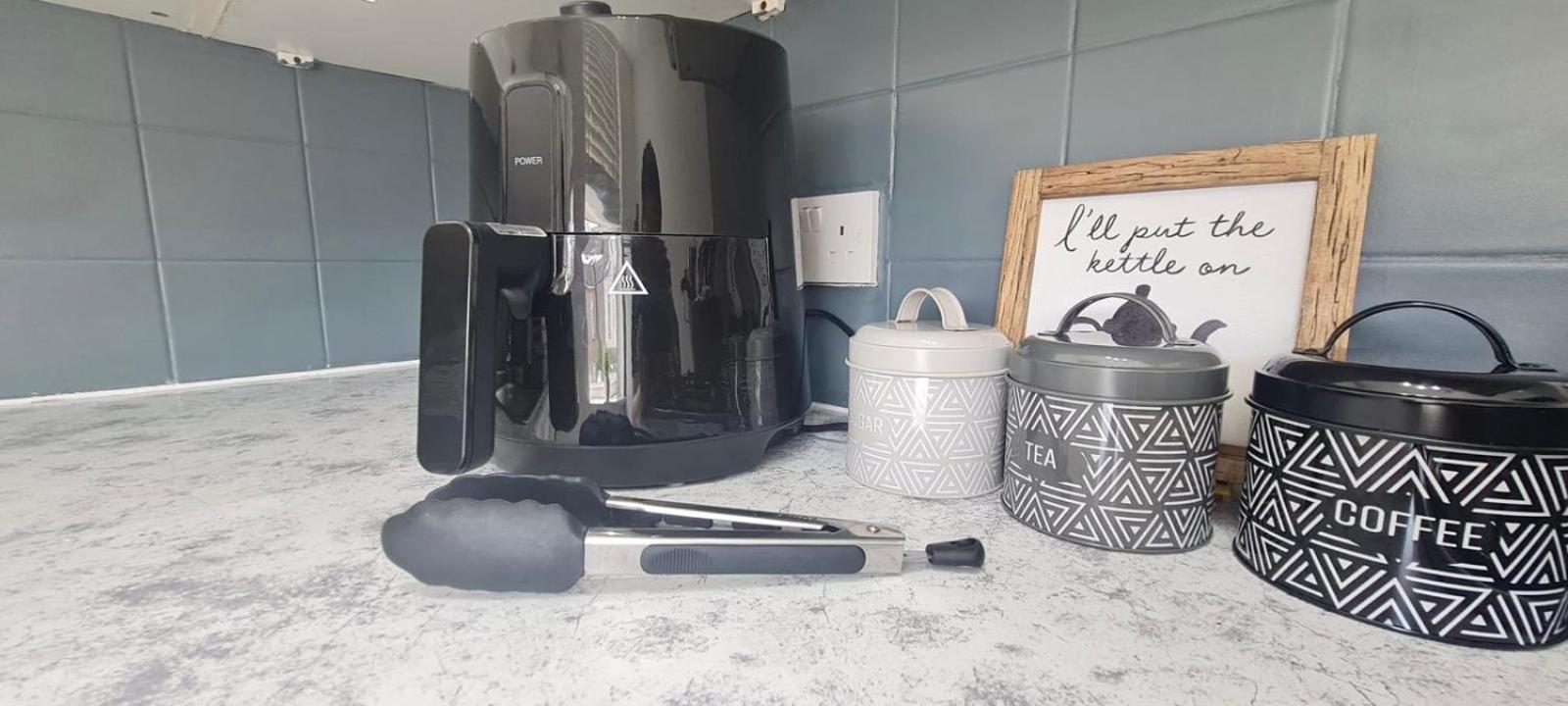 Westcliff-On-Sea Modern 2 Bedroom Apartment - Free Parking Southend-on-Sea Extérieur photo
