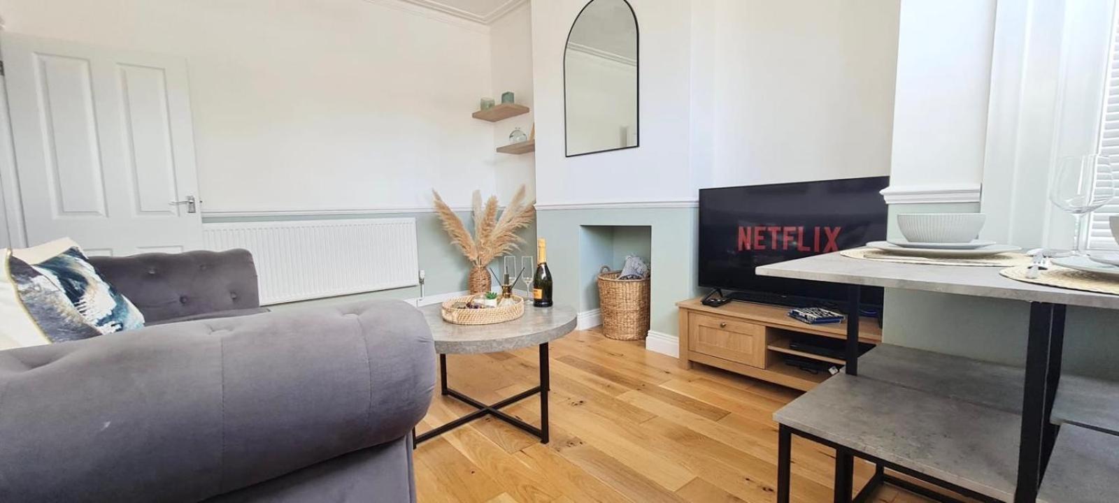 Westcliff-On-Sea Modern 2 Bedroom Apartment - Free Parking Southend-on-Sea Extérieur photo