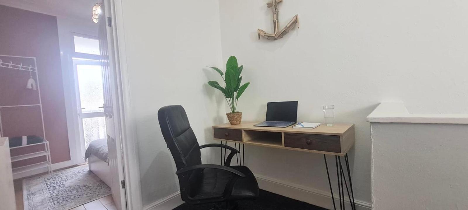 Westcliff-On-Sea Modern 2 Bedroom Apartment - Free Parking Southend-on-Sea Extérieur photo