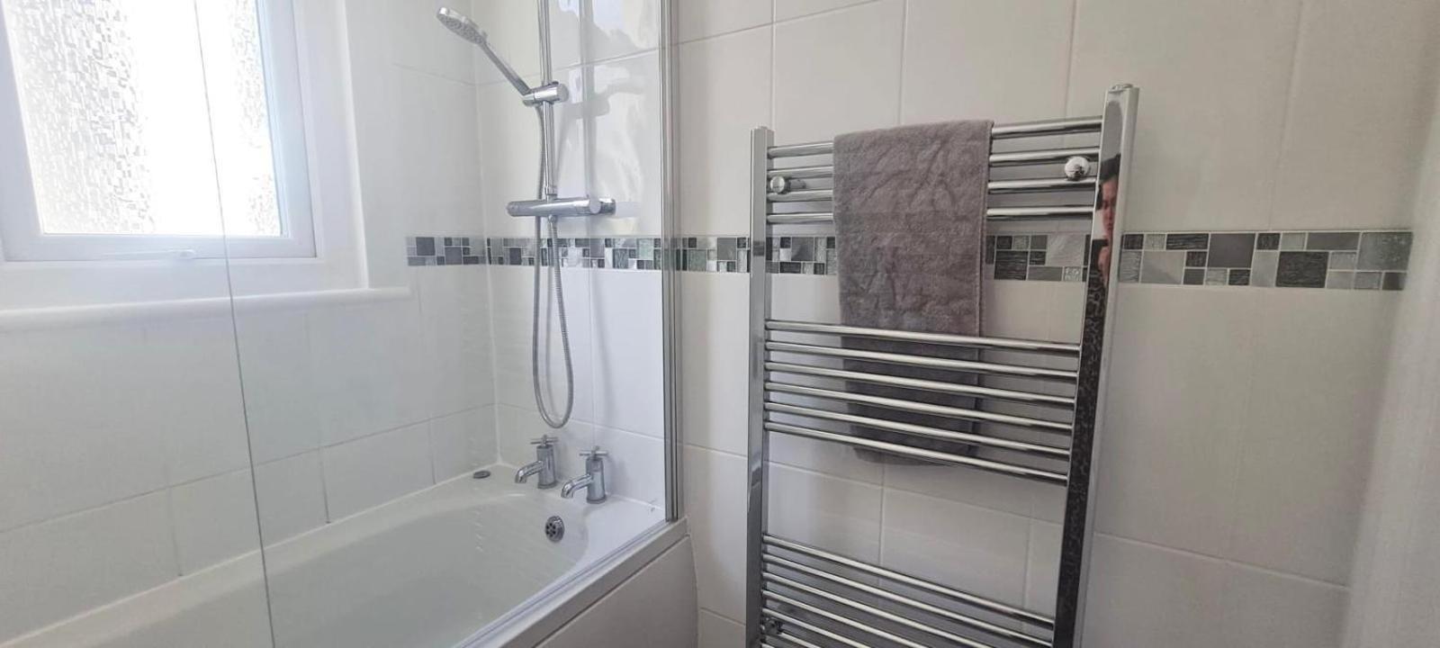 Westcliff-On-Sea Modern 2 Bedroom Apartment - Free Parking Southend-on-Sea Extérieur photo