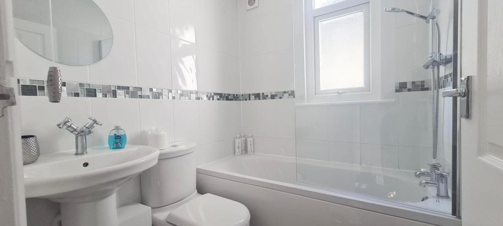 Westcliff-On-Sea Modern 2 Bedroom Apartment - Free Parking Southend-on-Sea Extérieur photo