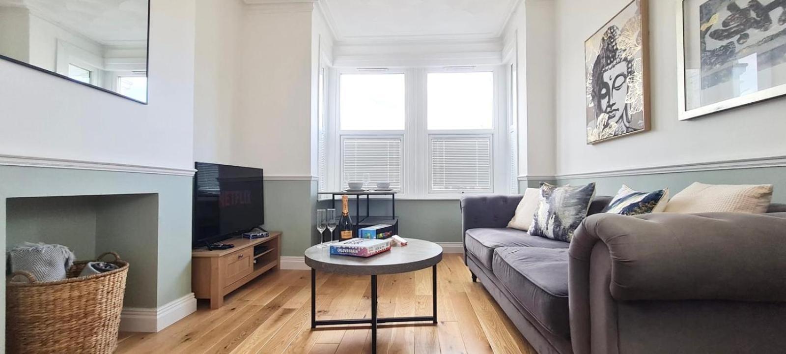 Westcliff-On-Sea Modern 2 Bedroom Apartment - Free Parking Southend-on-Sea Extérieur photo