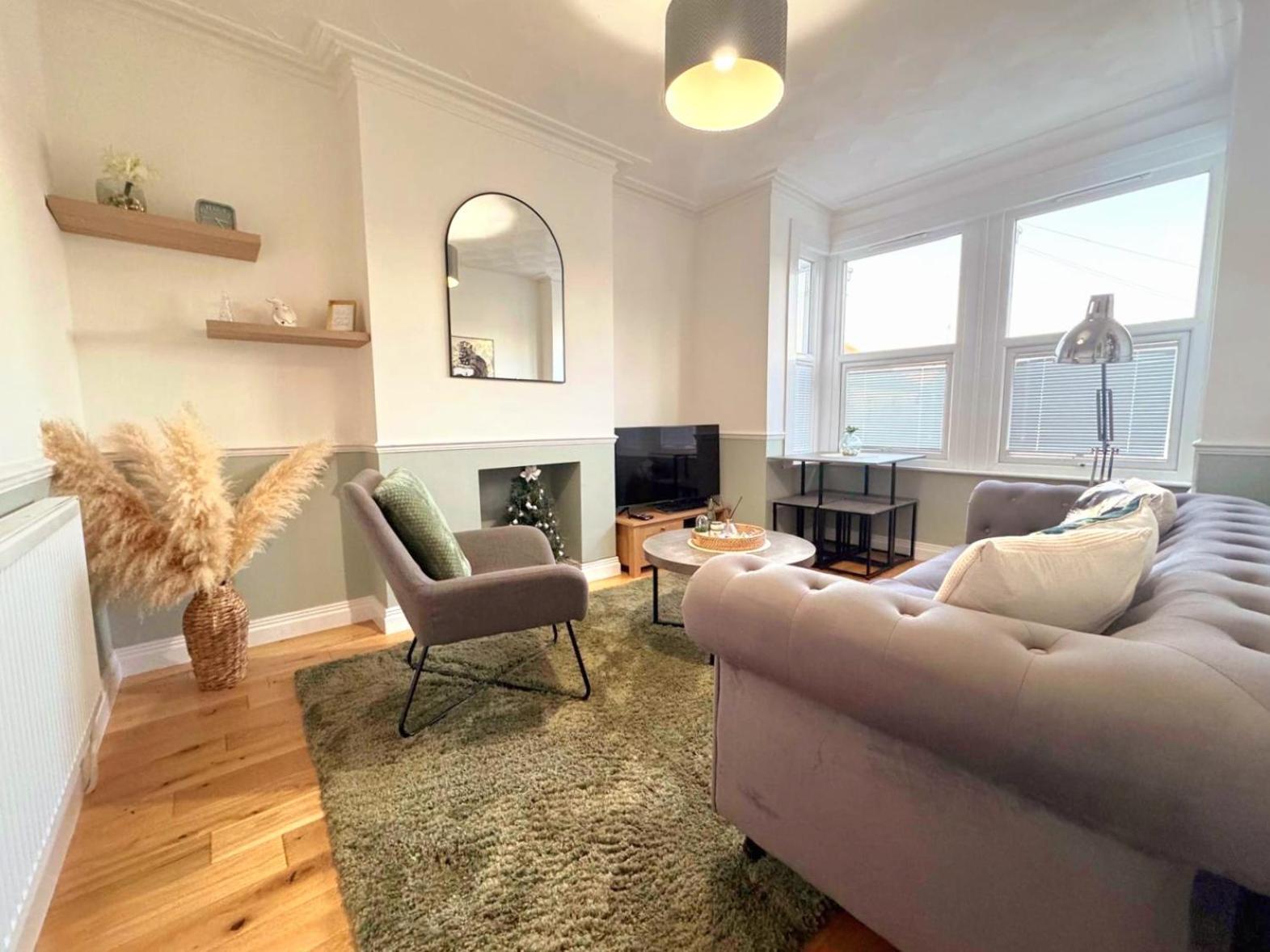 Westcliff-On-Sea Modern 2 Bedroom Apartment - Free Parking Southend-on-Sea Extérieur photo