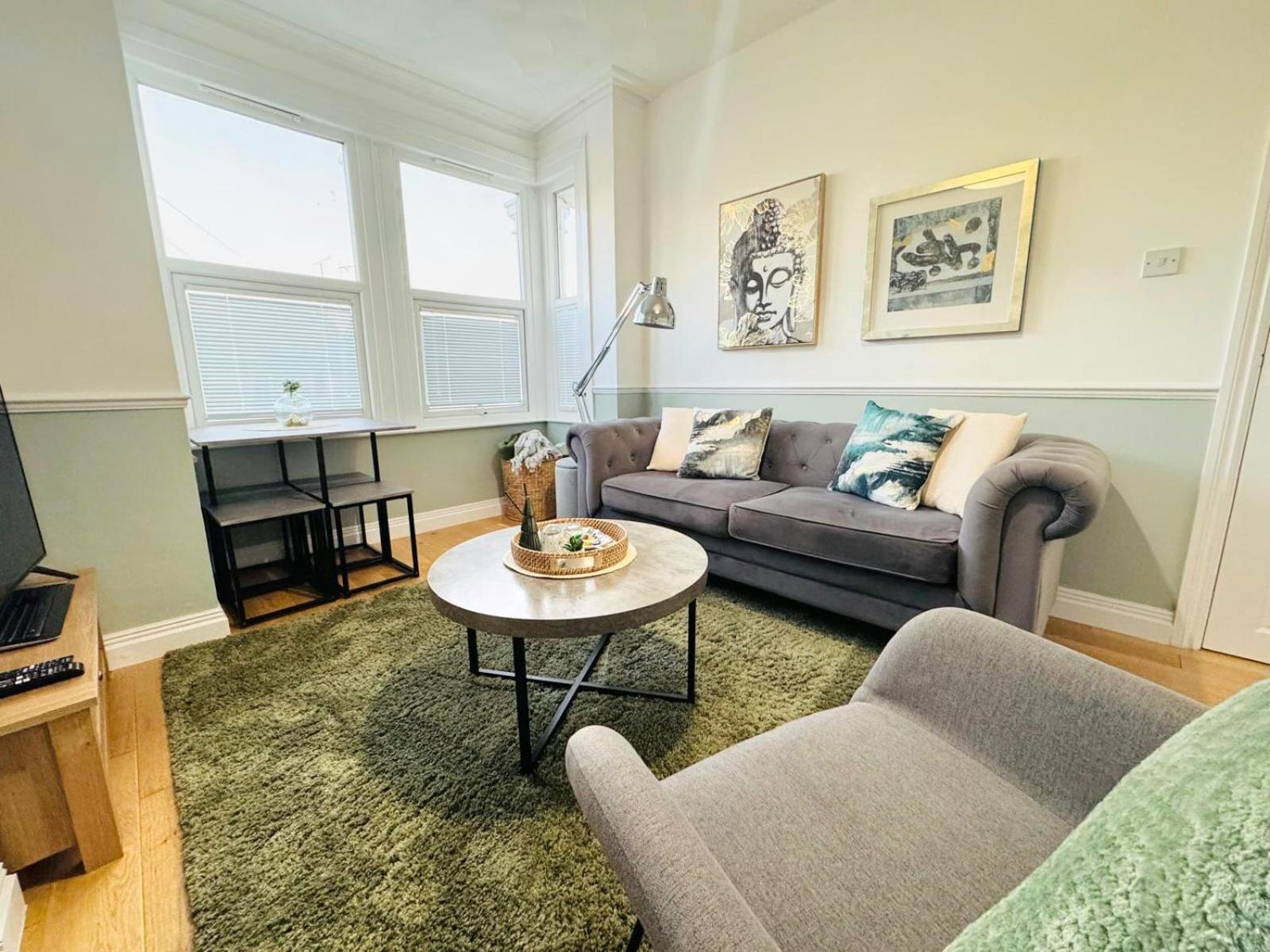 Westcliff-On-Sea Modern 2 Bedroom Apartment - Free Parking Southend-on-Sea Extérieur photo